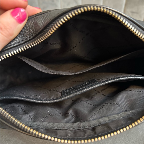 Michael Kors Jet Set Black Pebbled Leather Crossbody Bag with Silver Chain - Picture 6 of 16